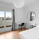 Exquis Design Urban Blue I Altstadt I Messe & Art Basel I Gemeinschaftskueche & -Bad