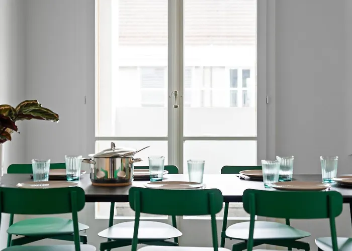 Exquis Design Urban Blue I Altstadt I Messe & Art Basel I Gemeinschaftskueche & -Bad